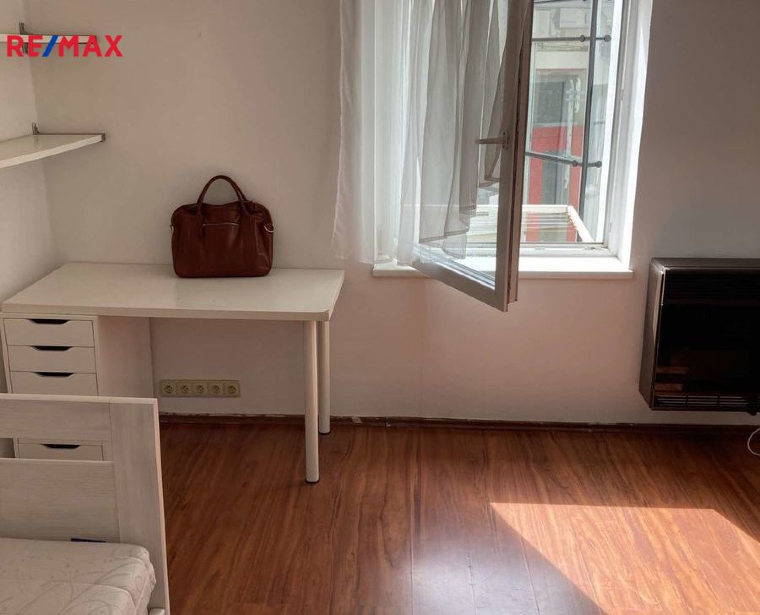 Pronájem bytu 1+kk, 26m2 v blízkosti metra Palmovka, Praha 8